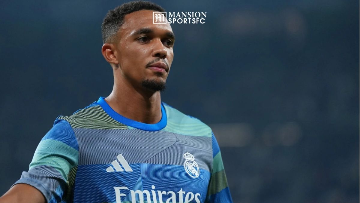 Jamie Carragher Bela Reaksi Suporter Liverpool terhadap Trent Alexander-Arnold