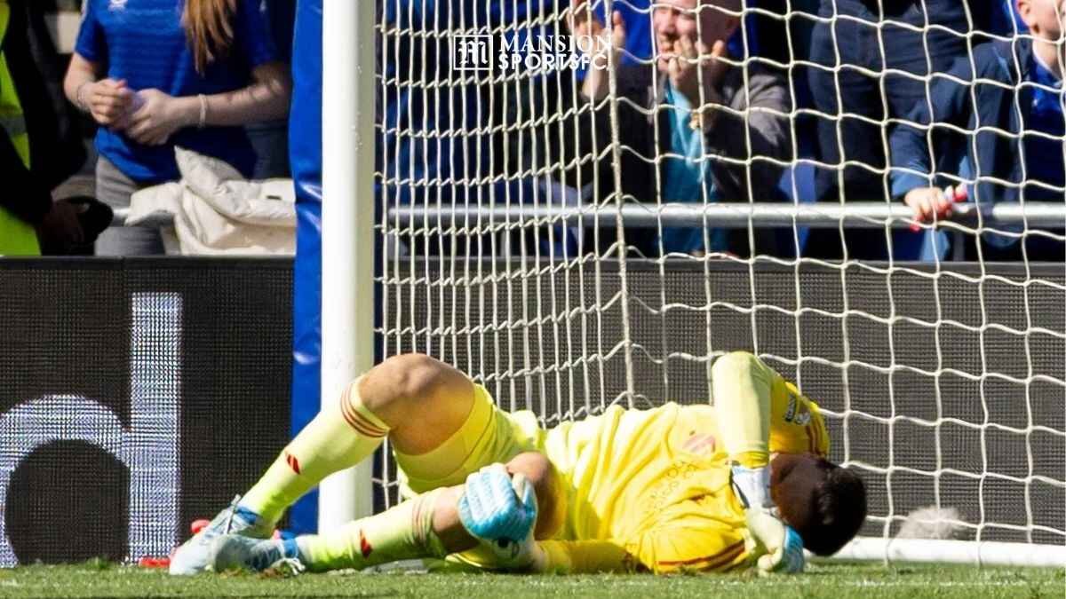 Injured During the Derby, Arne Slot Confirms Mamardashvili’s Condition